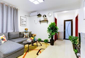 Xi   an Lianhu  Moslem Street (Huimin Jie)   allows 18 year olds to book a room