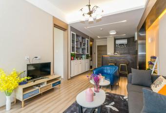 Xi   an Yanta  Chengnan passenger station   allows 18 year olds to book a room