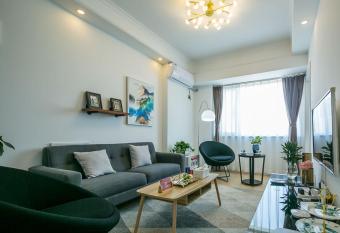 Xi an Beilin  Yongning gate   allows 18 year olds to book a room