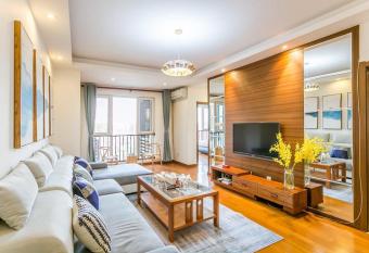 Xi   an Yanta  Qujiang International Convention and Exhibition Center   allows 18 year olds to book a room