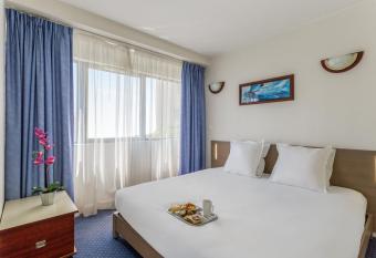 Appart City Classic Bordeaux Centre allows 18 year olds to book a room