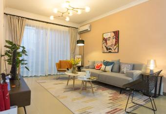 Sen   s Mansion Locals Apt00156200   Close to gangding subway station & taiguhui & wanlinghui & tianyu square & Buynow & pearl river new city & vast scenery [3 residences] allows 18 year olds to book a room