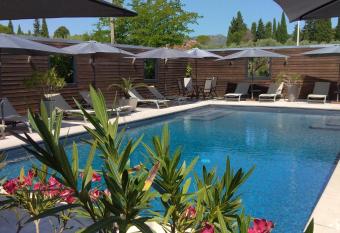 Le Fabian des Baux allows 18 year olds to book a room