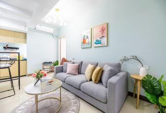 Locals Hotels Guangzhou Tianhe  Jinan university   allows 18 year olds to book a room