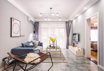 ChongQing YuBeiqu  huangnibang   allows 18 year olds to book a room