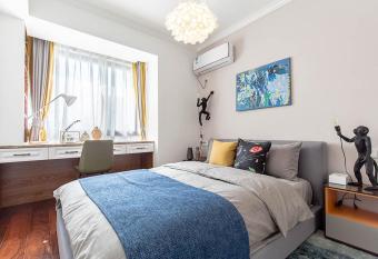 Hangzhou Xianghu  Hangzhou amusement park allows 18 year olds to book a room