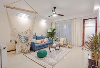 Qingyang Wenshuyuan   Chengdu allows 18 year olds to book a room