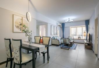 Xi an Beilin.Nanmen International allows 18 year olds to book a room