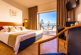 H  tel Restaurant Splendid Camargue has Balcony rooms