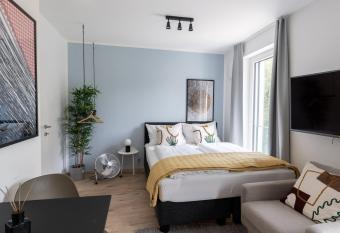 limehome Linz Hopfengasse allows 18 year olds to book a room