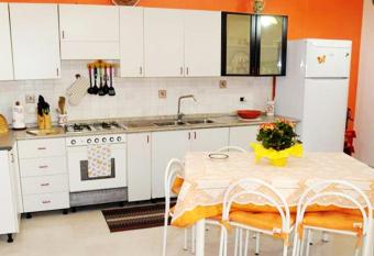 2 bedrooms appartement with enclosed garden and wifi at San Vito Lo Capo has Balcony rooms