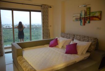 Atrium - ICONIC APARTMENT has Balcony rooms