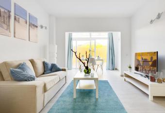 Zio Carlo Tenerife Holiday Home allows 18 year olds to book a room