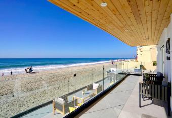 Ocean Villas Beach Front has Balcony rooms