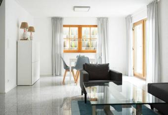 dreamlike APARTMENT allows 18 year olds to book a room