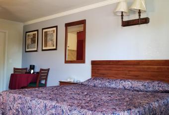 Sierra Crossing Motel has Smoking rooms