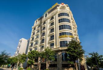 An D    ng Hotel & Apartment allows 18 year olds to book a room