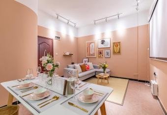 Guangzhou Sports West Railway Station of Tianhe District,Locals Hotels Apartment00185140 allows 18 year olds to book a room