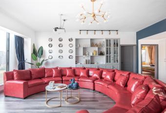 ChongQing Yuzhong  Shibati   allows 18 year olds to book a room