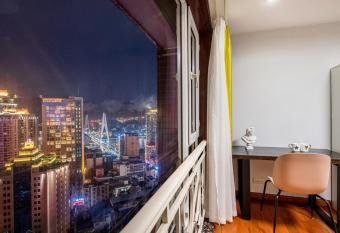 Chongqing  Yuzhong  Xiaoshizi   allows 18 year olds to book a room