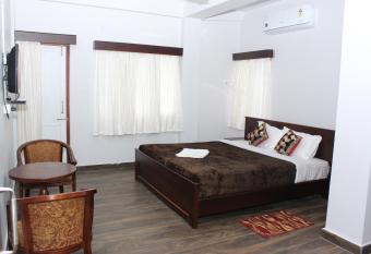 HOTEL AQUA BREEZE has Balcony rooms