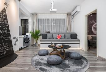 Chongqing  Yuzhong  Jiaochangkou   allows 18 year olds to book a room