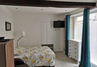 Studio r  nov   centre Mansle has Balcony rooms