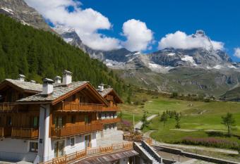 3 Chalets Aparthotel has Balcony rooms
