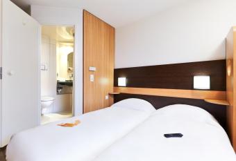 Premi  re Classe Annemasse Ville La Grand allows 18 year olds to book a room
