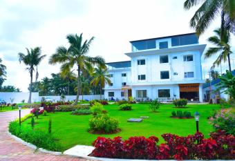 HM Resort has Smoking rooms