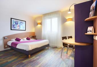 Suite-Home Orl  ans-Saran allows 18 year olds to book a room