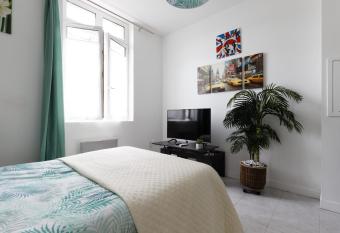 apparement RDC 3 minutes du centre ville has Balcony rooms