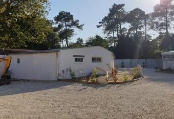 G  te Les Mathes La Palmyre 2    4 pers 80 euros la nuit  e has Balcony rooms