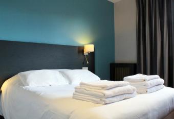 Hotel-Restaurant Le Victoria allows 18 year olds to book a room