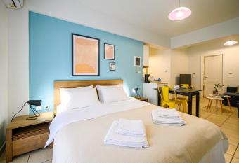 cozy couple retreat has Balcony rooms