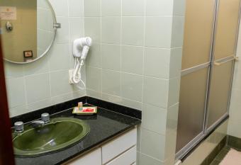 Canto das Laranjeiras Beach Club Guaiuba allows 18 year olds to book a room