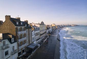 Antin  a has Balcony rooms