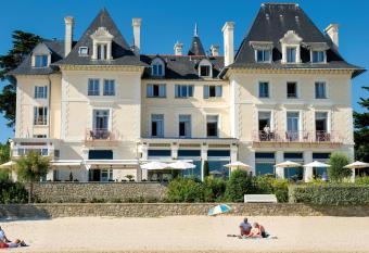 H  tel Vacances Bleues Villa Caroline allows 18 year olds to book a room