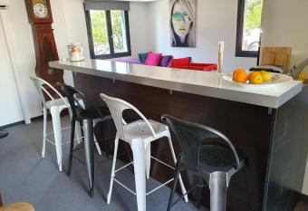 LOFT 3 PERS PROCHE CIRCUIT PAUL RICARD has Balcony rooms