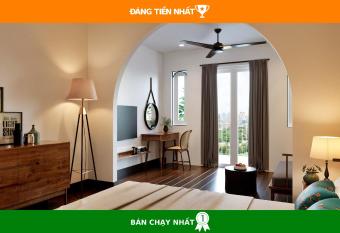 Chez Mimosa Local has Balcony rooms