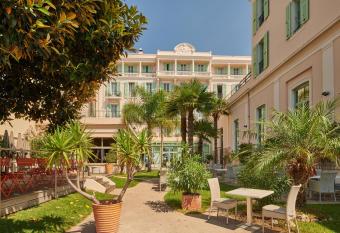 H  tel Vacances Bleues Balmoral has Balcony rooms