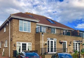 Westlea Guest House has Balcony rooms