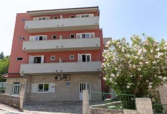Apartments Elena has Balcony rooms