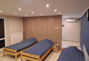 Cztery K  ty Apartament W  growiec allows 18 year olds to book a room