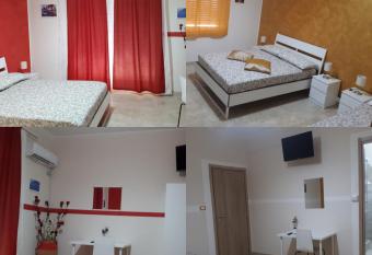 B&B SICILIA has Balcony rooms