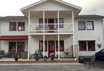   regrund BnB allows 18 year olds to book a room