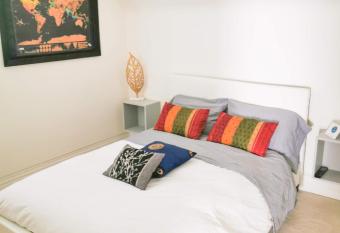 Aromansse Bed & Breakfast has rooms with a private hot tub