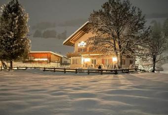 Garni Bergblick has Balcony rooms