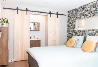 Eindhoven Inn has Balcony rooms