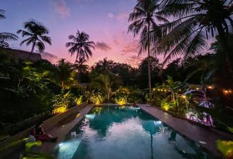 Origen Hostel allows 18 year olds to book a room